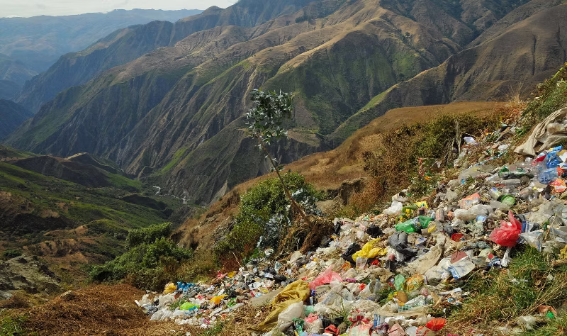 Trash in the Andes. Photo: Jessica Groenendijk